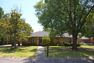 Main picture of 2901 Brookhollow Dr
