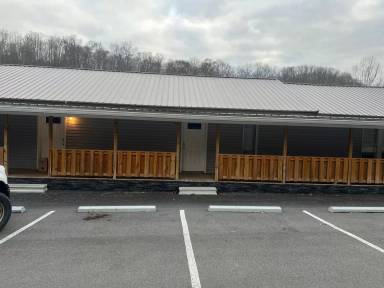 Main picture of 1152 WV Highway 5 E
