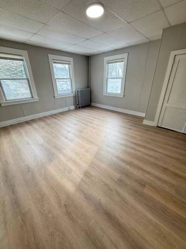 Main picture of 44 Center St