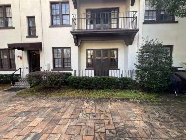 Main picture of 3205 Herschel St
