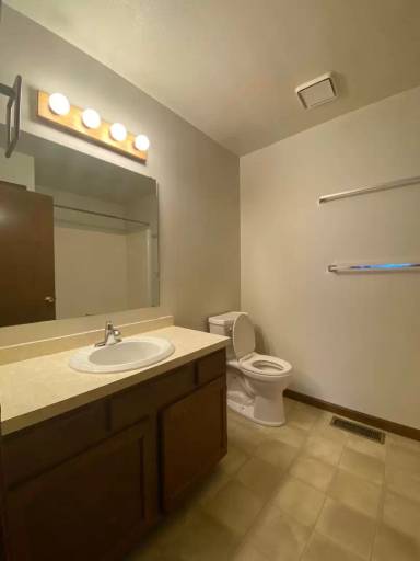 Main picture of 118 S Silverwood Ln