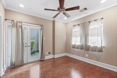 Main picture of 1411 Elgin St