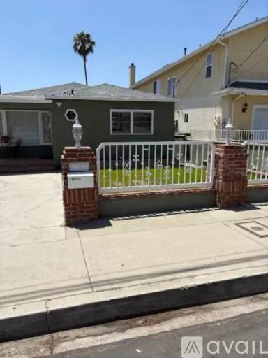 Main picture of 10715 Helendale Ave