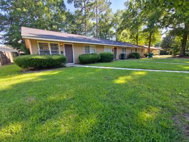 Main picture of 1718 Kings Chapel Rd