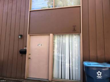 Main picture of 405 S Grove St