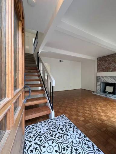 Main picture of 937 Hunt Ave