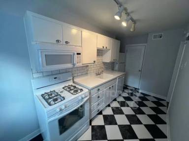 Main picture of 4532 Broadway