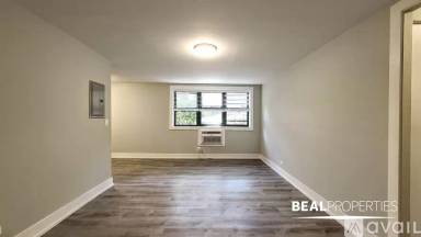 Main picture of 530 W Surf St