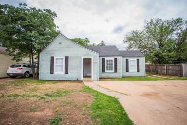 Main picture of 2415 25th St