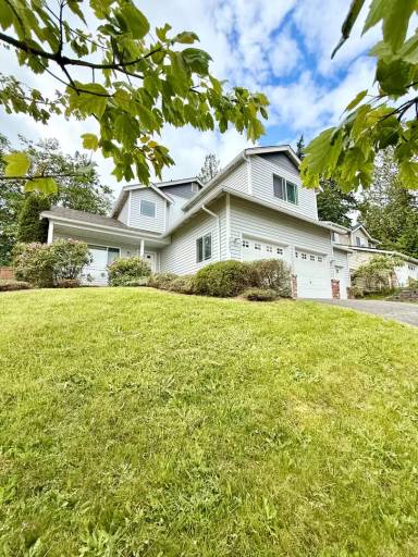 Main picture of 3227 NE Chaudie Ct