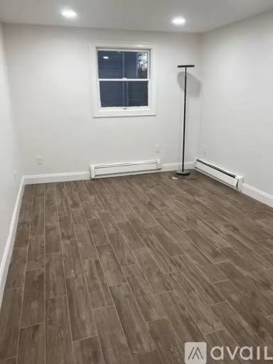 Main picture of 7 Mohegan Ln