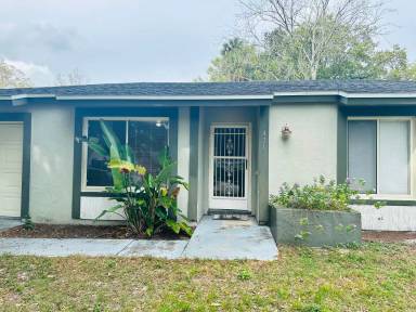 Main picture of 407 S Hawthorn Cir
