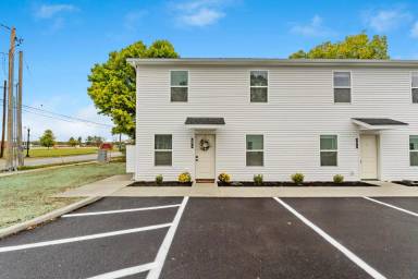 Main picture of 388 N Franklin St