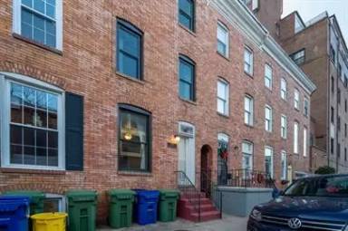 Main picture of 2139 Cambridge St