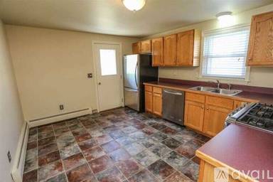 Main picture of 77 Hunters Village Way