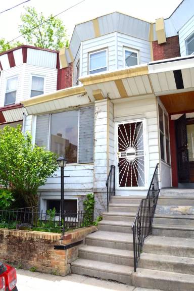 Main picture of 5812 Carpenter St