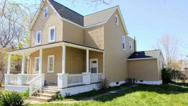 Main picture of 621 W 5th St