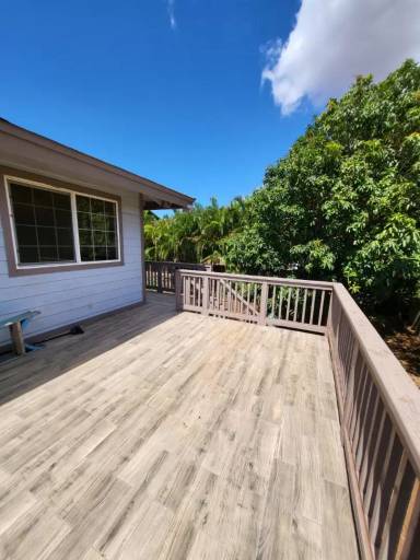 Main picture of 233 Hale Kai St