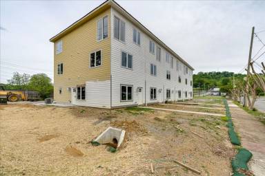 Main picture of 2515 E 12th St