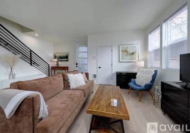 Main picture of 3013 SE Division St