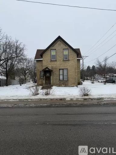 Main picture of 825 9th Ave N