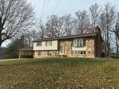 Main picture of 124 Arlington Cir
