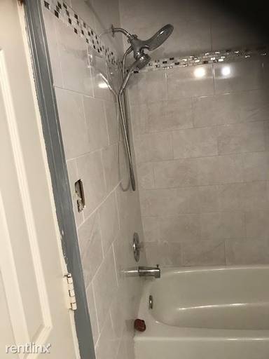 Main picture of 3030 S Shirlington Rd