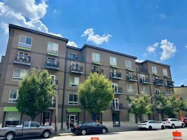 Main picture of 830 E Main St