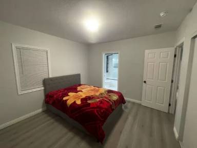Main picture of 1131 E 21st St
