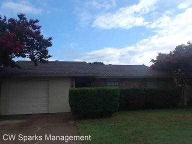 Main picture of 907 Circle Cove Dr