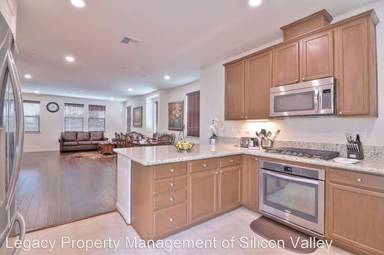 Main picture of 1012 Giacomo Ln