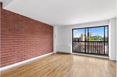 Main picture of 10 Jones St