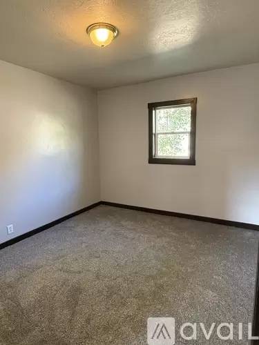 Main picture of 644 Railroad Ave