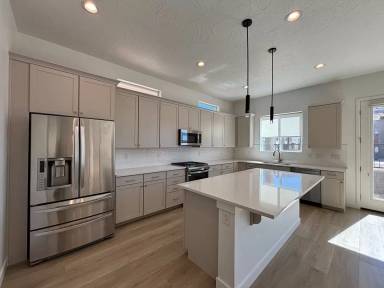 Main picture of 901 S Walker Way
