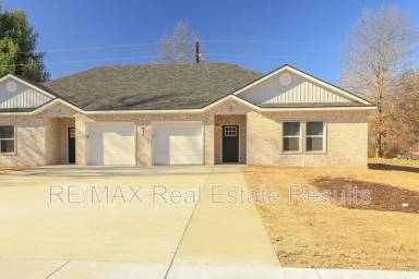 Main picture of 657 N Genevieve Ave