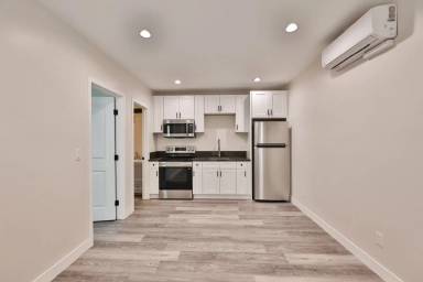 Main picture of 3758 Louisiana St