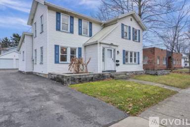 Main picture of 4302 Lake Ave