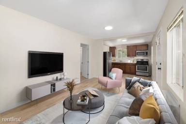 Main picture of 5249 1/2 Satsuma Ave
