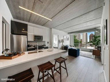 Main picture of 704 W Sheridan Rd