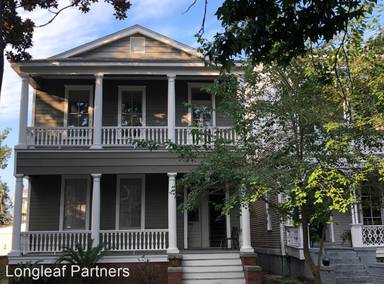 Main picture of 117 W Waldburg St