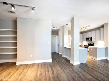 Main picture of 905 E 7th St