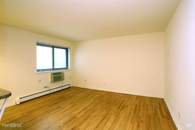 Main picture of 540 W Roscoe St