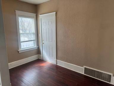 Main picture of 2405 Francis St