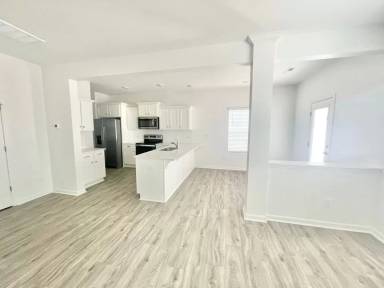 Main picture of 106 Gaelic Dr