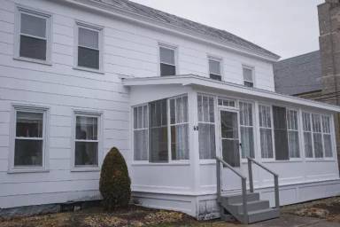 Main picture of 60 Pleasant St