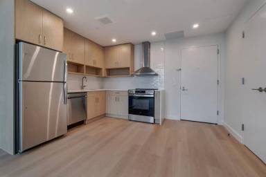 Main picture of 1024 Manhattan Ave