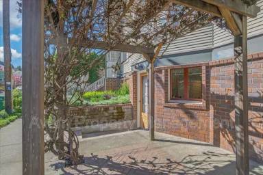 Main picture of 1705 NW 25th Ave
