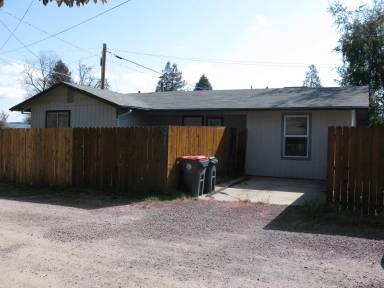 Main picture of 1122 1/2 W 11th St