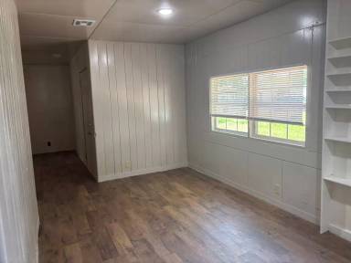 Main picture of 1554 S Rogers Ave