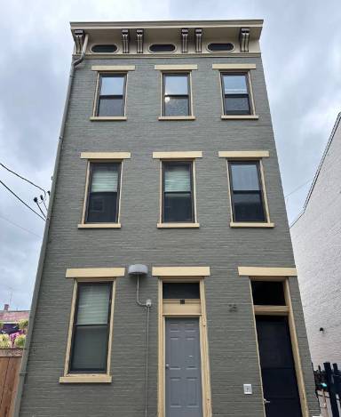 Main picture of 25 E 15th St